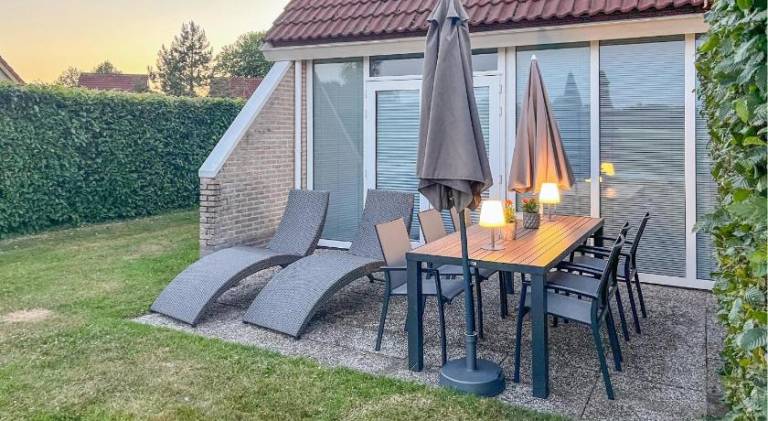 Lovely house with pool | Pets are welcome in Groningen