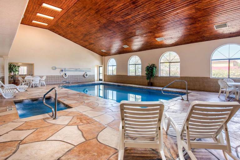 Quality Inn & Suites Albuquerque North near Balloon Fiesta Park — photo 2