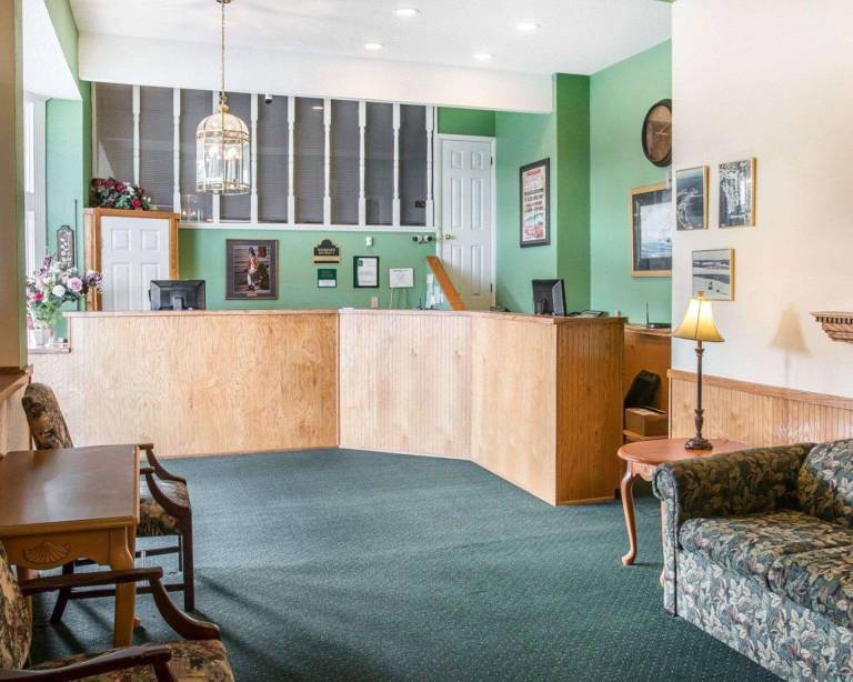 Quality Inn & Suites Mackinaw City Beachfront — photo 3
