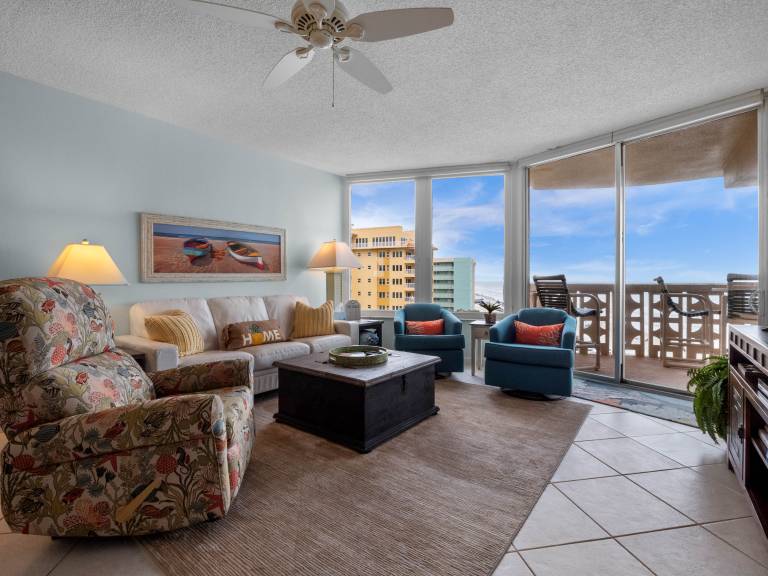 Golden Arms luxurious 6th floor views