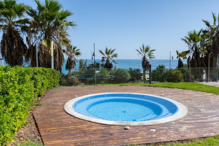Holiday apartment with patio & heated pool | Garden view — photo 5
