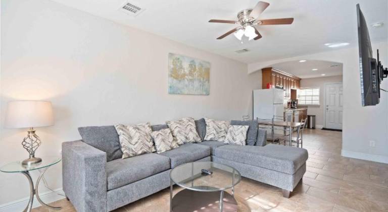 Pristine & Exquisitely Designed APT 7 Min From TX Med Center in Houston, TX