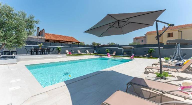 Nice vacation home with pool | Pets allowed — photo 2