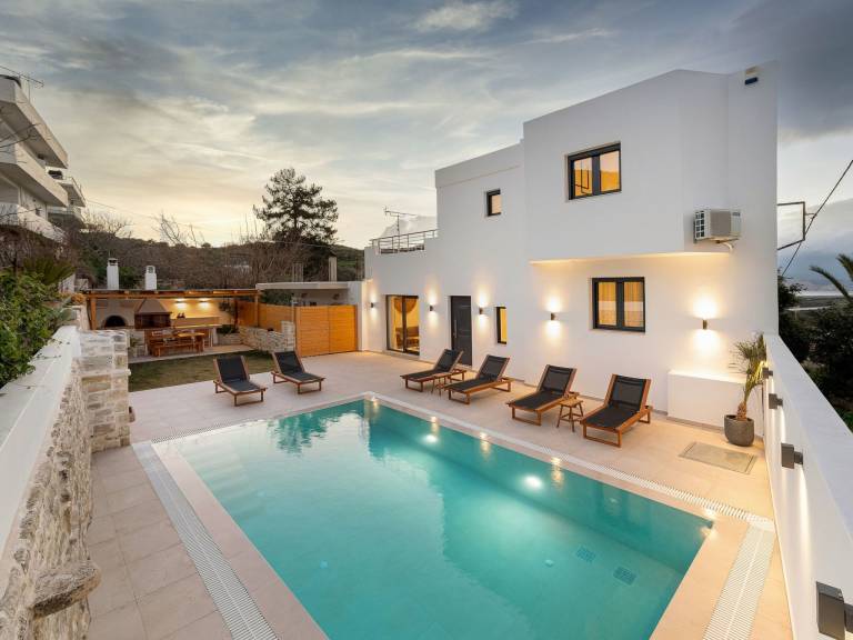 Fully equipped wonderful house with BBQ, private pool & yard | Mountain view | Suitable for remote work | Pet-friendly in Heraklion