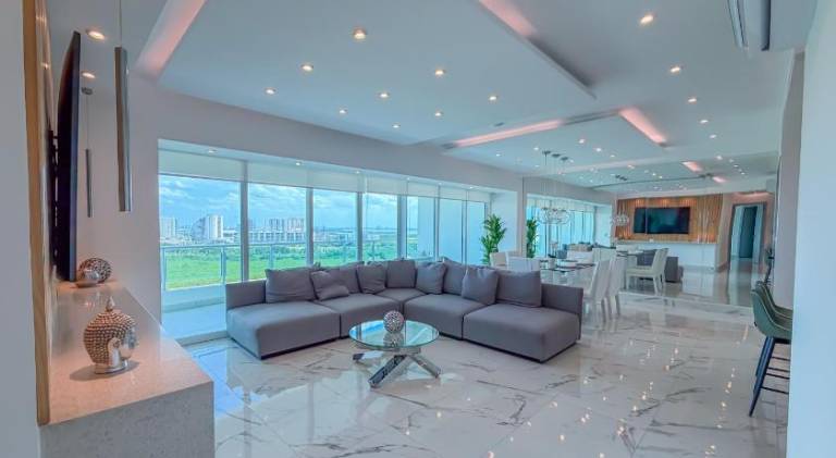 Apartment with pool — photo 4