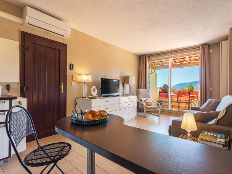 Holiday apartment with grill, terrace & pool | Nature view — photo 4