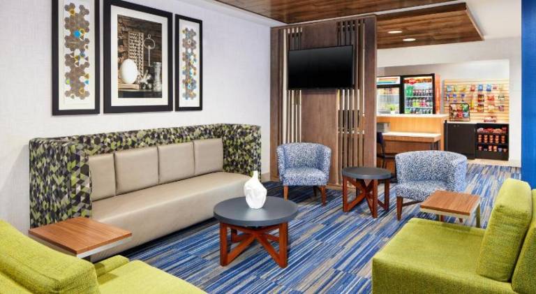 Holiday Inn Express Hotel & Suites Salem By IHG — photo 3