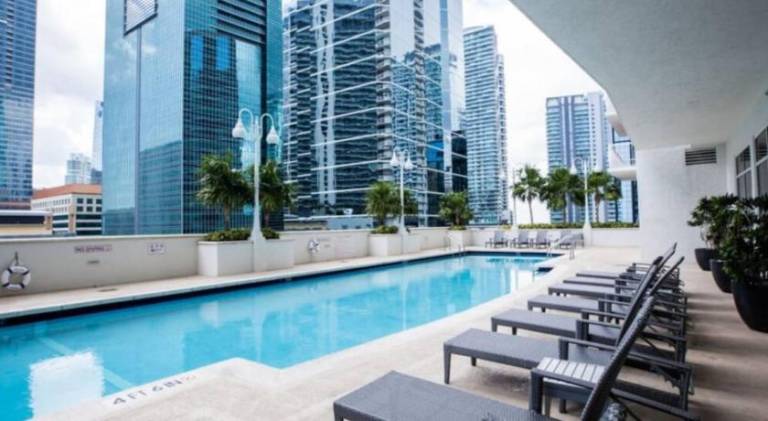 Apartment with hot tub & pool — photo 3