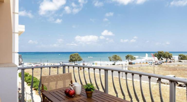 Apartment with patio & yard in Hersonissos