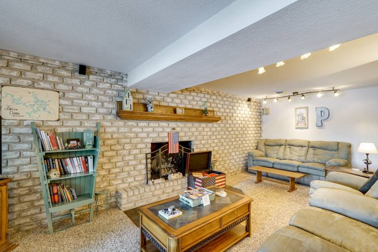 Lakefront & Dog-Friendly Gem in Gravois Mills — photo 4