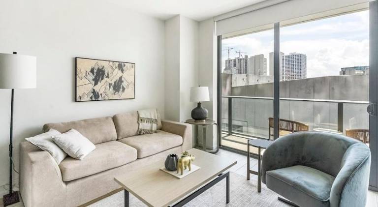 Apartment | Near Bayside Marketplace — photo 2