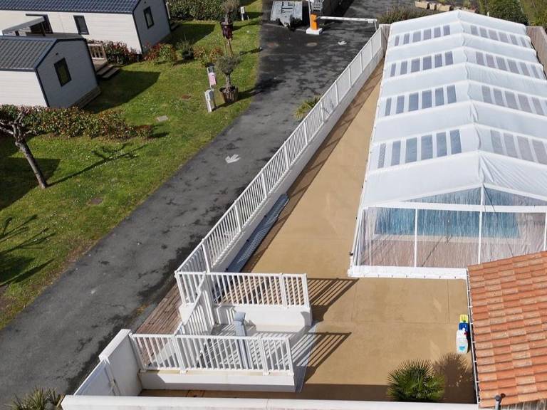 Mobile home with BBQ, terrace & heated pool | Garden view — photo 3