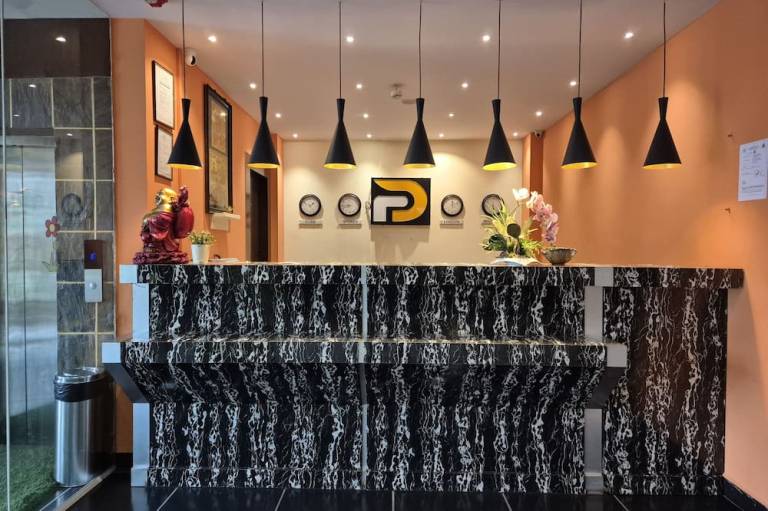 R D HOTELS HSR