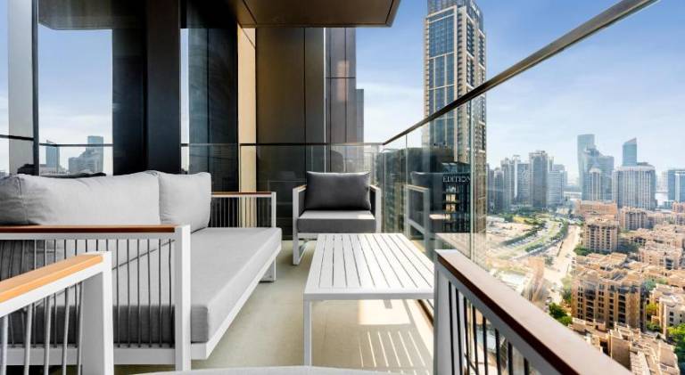 Fully equipped ample apartment with yard, patio & pool | Close to Burj Khalifa | Dogs allowed — photo 4