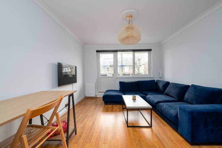 GuestReady Balcony Nest London