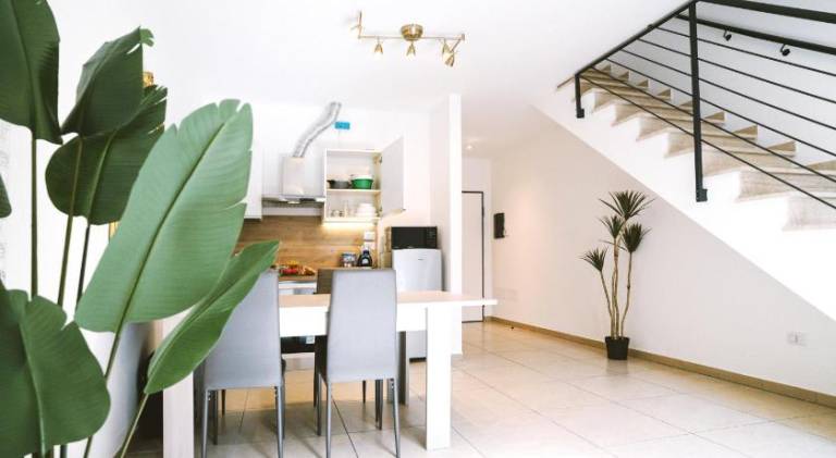 Rental apartment with patio — photo 2