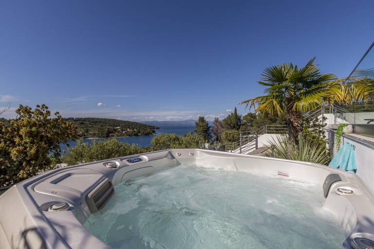 Family-friendly nice villa with yard, hot tub & private pool | Sea view | Pet-friendly — photo 5