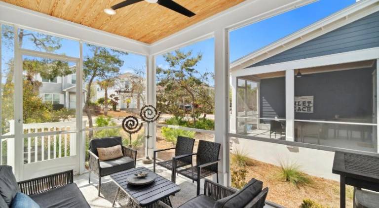Vacation home with pool — photo 4