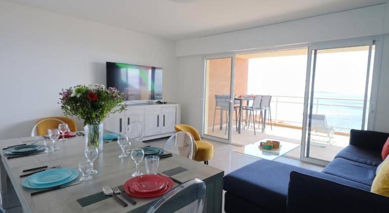 Holiday apartment with patio — photo 2