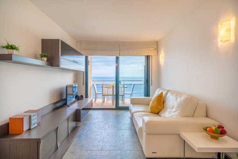 Fully equipped charming holiday apartment with terrace | Close to the beach | Pet-friendly — photo 2