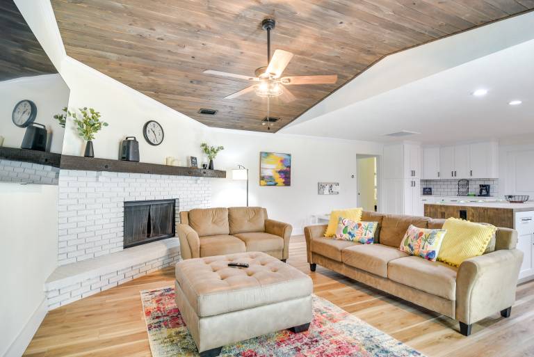 Idyllic Tampa Home w Private Pool 11 Mi to Beach