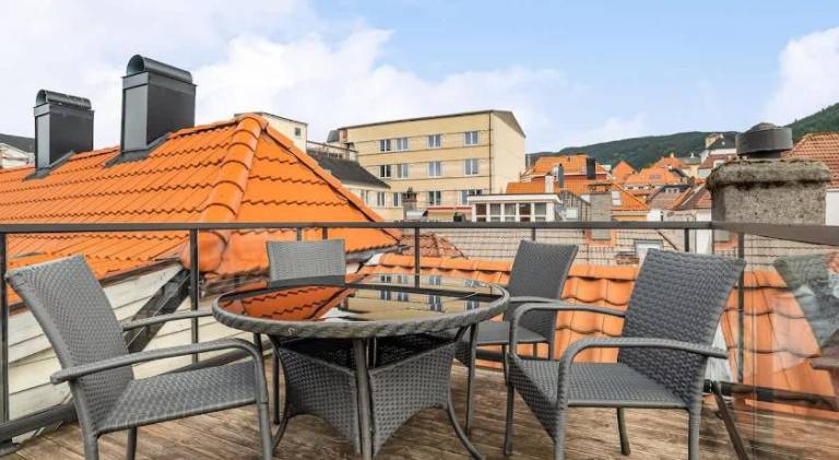 Dinbnb Apartments I Historical Two-Floor Apartment with Rooftop Panorama I 1645 Heritage — photo 4