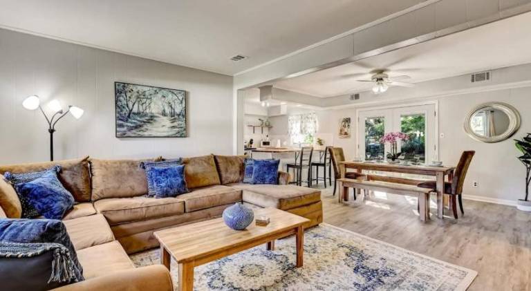 Charming house with pool | Pet-friendly in Savannah, GA