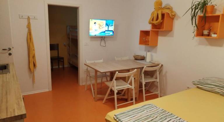 Rental apartment with 1 room for 6 persons in Izola