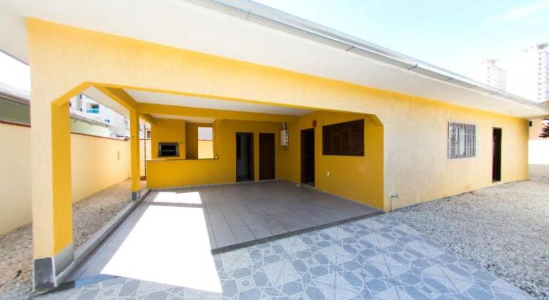 Vacation home with pool in Castelo Branco
