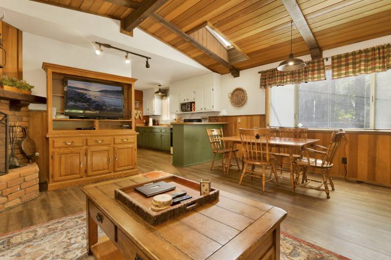 Cabin with grill & jacuzzi | Lake view — photo 4