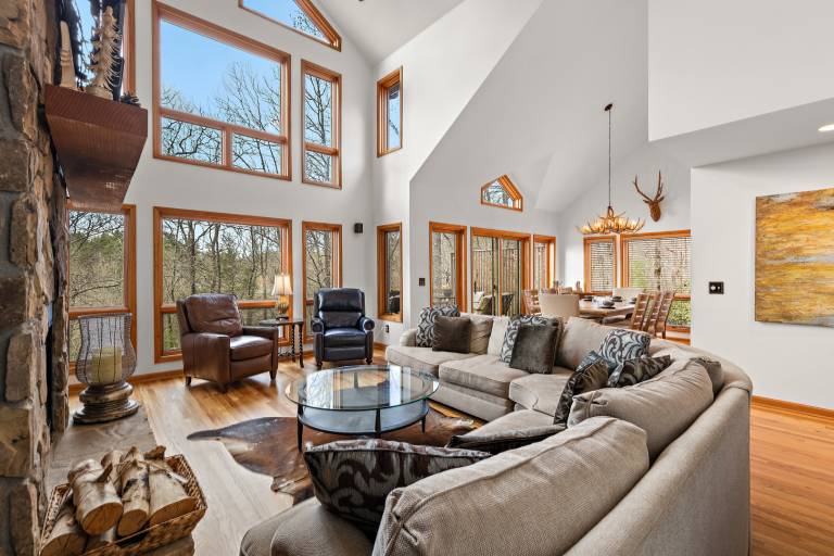 Child-friendly cabin with heated pool, BBQ & hot tub | Mountain view | Pet-friendly in Boone, NC