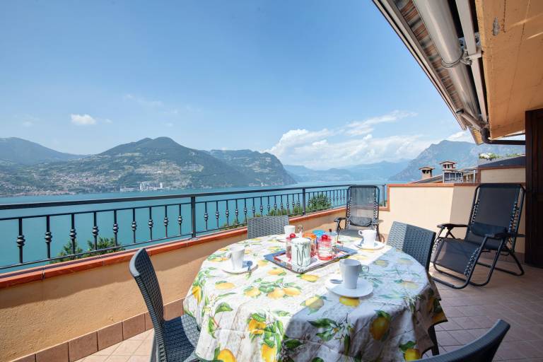 Holiday Apartment "Bella Isola" with Lake View, Private Terrace & Wi-Fi — photo 2