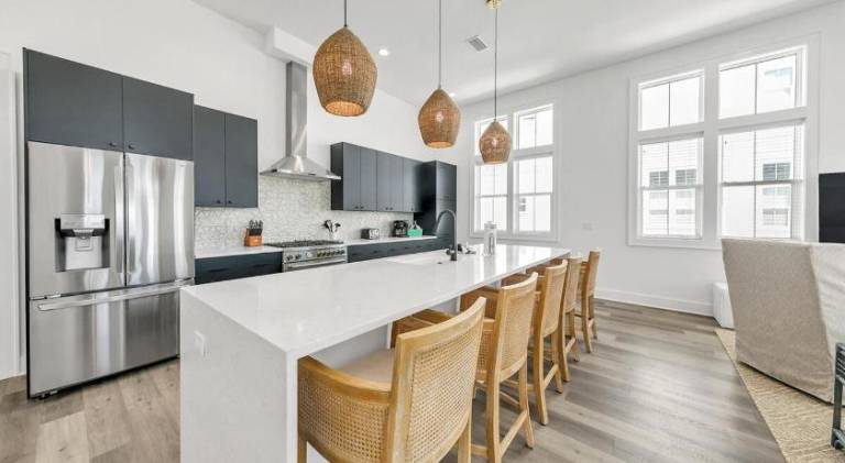 Vacation home with pool | Beach nearby | Pet-friendly — photo 3