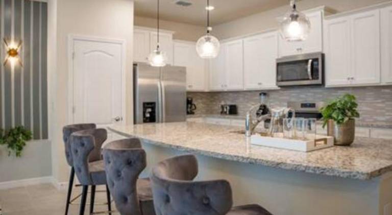 Vacation home with jacuzzi & pool — photo 4