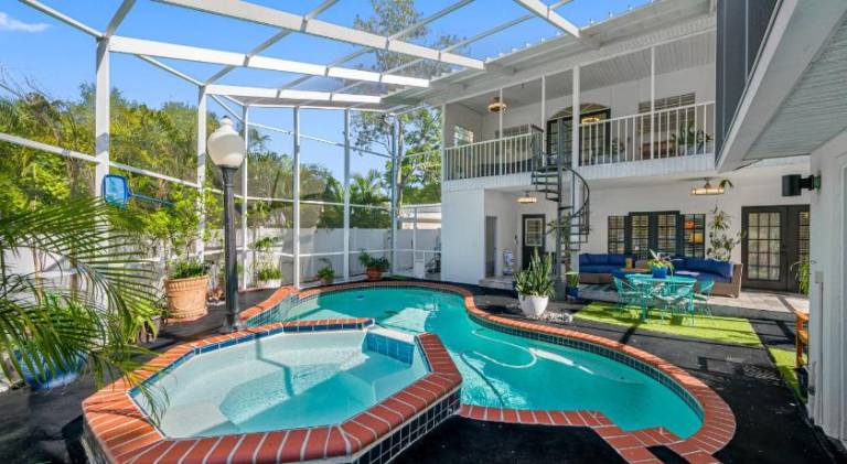 House with pool & hot tub | Pets are welcome in Tampa, FL