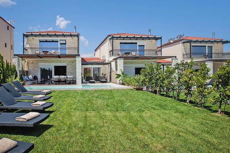 Fully equipped vacation home with patio, sauna & yard | Sea view | Pets are welcome — photo 3