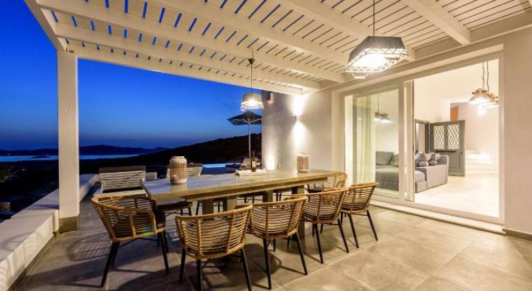 Villa with hot tub & pool | Pets allowed — photo 4
