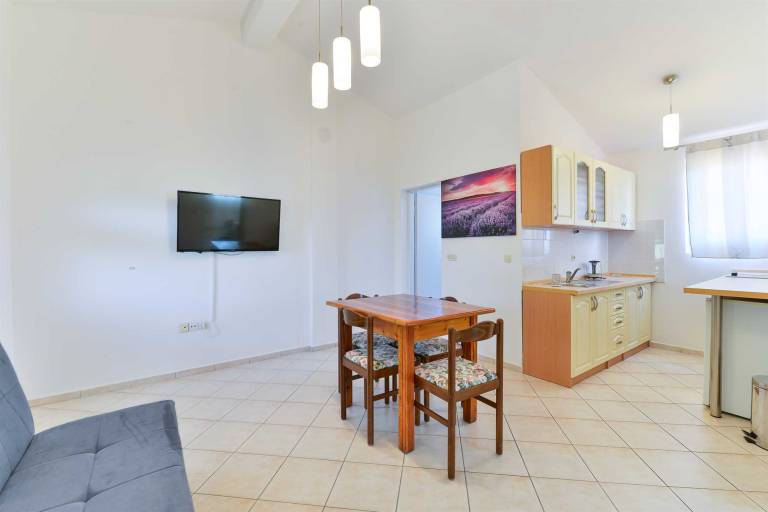 Family-friendly holiday apartment with terrace & barbeque | Pets allowed in Zadar