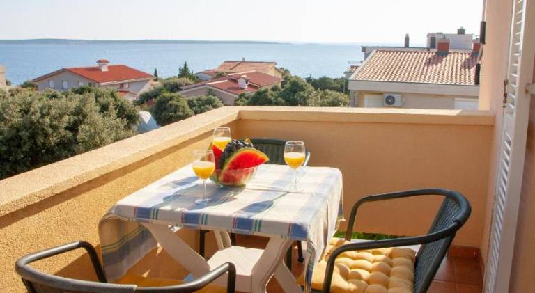 Holiday apartment with grill, private pool & patio — photo 5