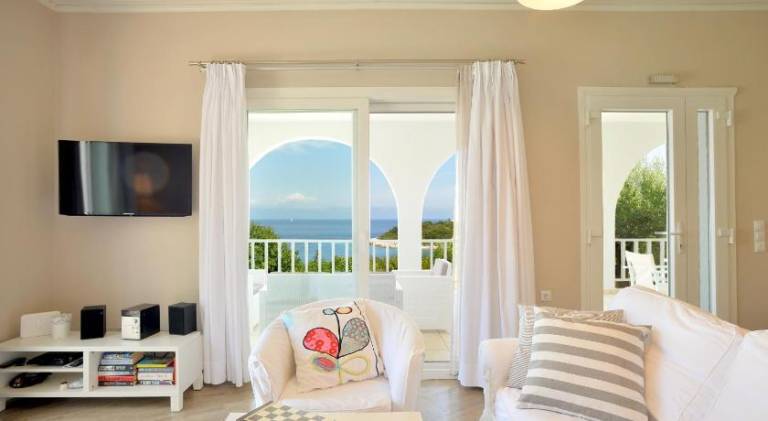 Fully equipped pleasant villa with yard, barbeque & private pool | Perfect for remote work | Dogs allowed — photo 2