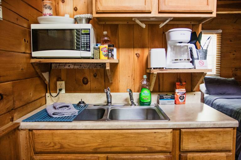 Private Log Cabin in Columbia, KY - Minutes from Green River Lake, Sleeps 4, Full Kitchen, Outdoor Fire Pit Area, Perfect for Relaxing Getaways — photo 4