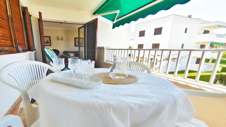 Family-oriented charming holiday apartment with pool, yard & patio | Mountain view | Beach nearby | Pet-friendly — photo 2