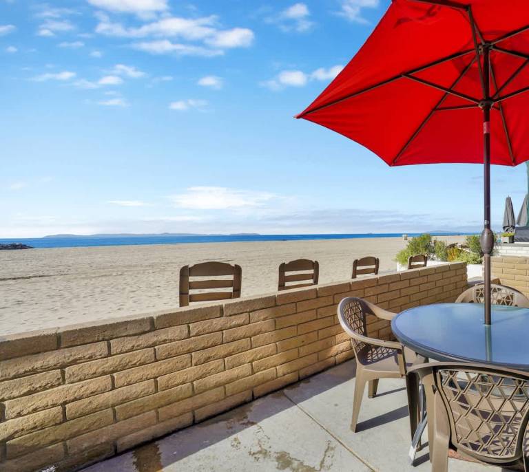 Oceanfront w Large Patio On The Sand