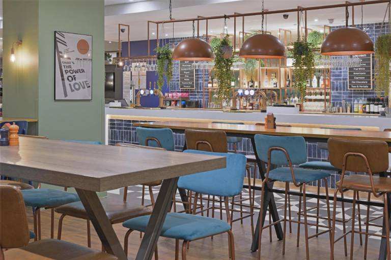 Travelodge Gatwick Airport Central — photo 2