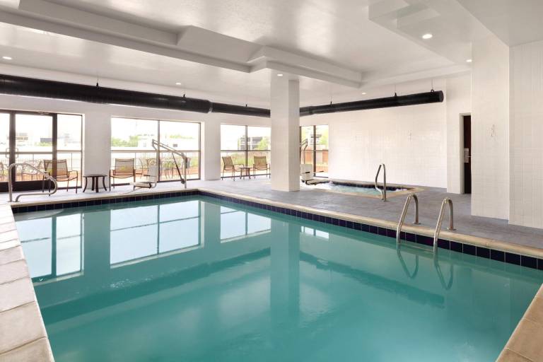 Hampton Inn & Suites Denver-Cherry Creek — photo 2