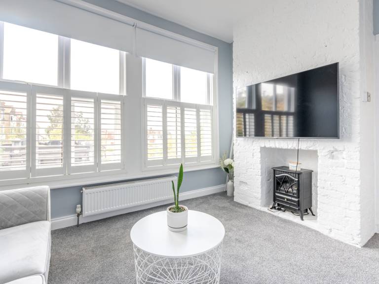 Pass the Keys Comfortable flat opposite sea