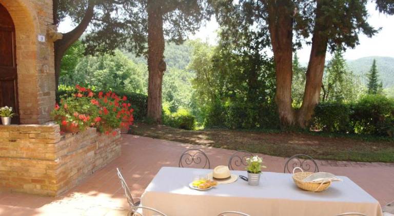 Apartment with pool, garden & patio in Gambassi Terme