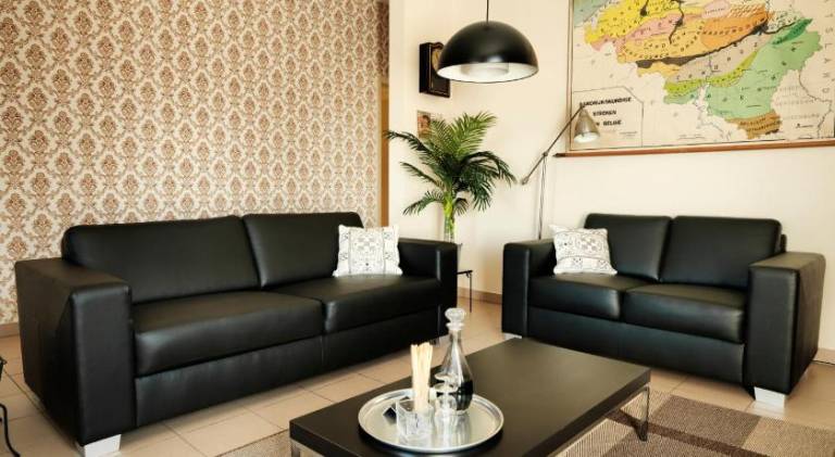 Serviced apartment with patio — photo 3