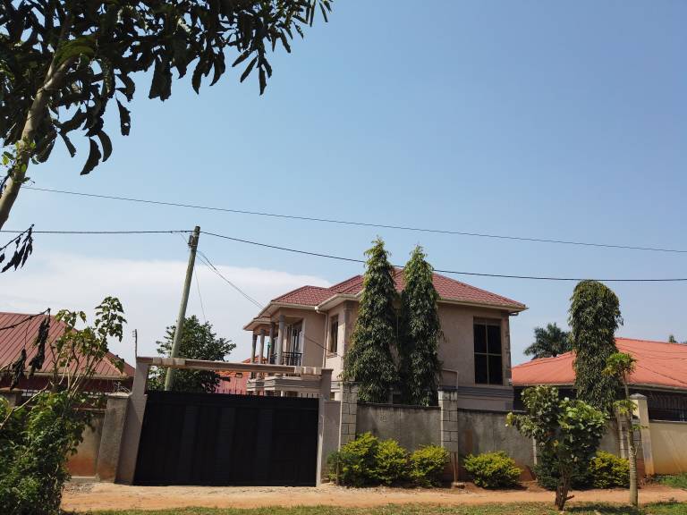 アパートメント  Kyambogo