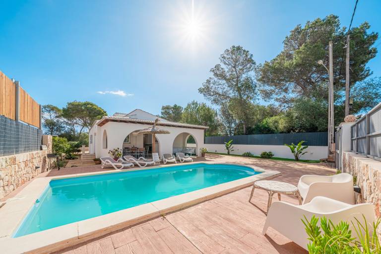 Vacation Home "Villa Abril" with Mountain View, Pool, & Wi-Fi in Santanyi
